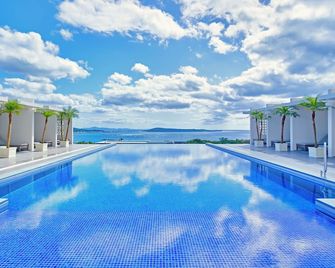 Ala Mahaina Condo Hotel - Motobu - Bazén