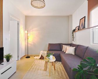 Relaxing Oasis for Digital Nomads with Pool - Torrevieja - Huiskamer