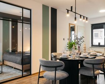 أورسو رومز آند أبارتمنتس - لوفتافير كوليكشن - وارسو - غرفة طعام