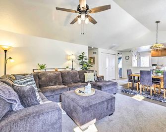 Prismatic Boise Retreat w/ Fenced Backyard! - Boise - Sala de estar