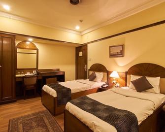 Lytton Hotel - Kolkata - Bedroom