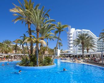 Hotel Riu Papayas - San Bartolomé de Tirajana - Piscina