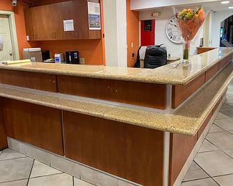 Travelodge By Wyndham San Antonio Lackland Afb North - San Antonio - Front desk