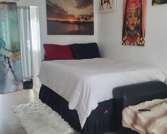 420 Friendly South Beach Miami - Miami Beach - Bedroom