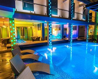 Eloisa Royal Suites - Lapu-Lapu City - Pool