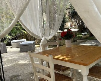 테누타 시도레 - 쿠르시 - 파티오