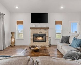 The White Heron - Bayside home with Ocean views! - Gilchrist - Sala de estar