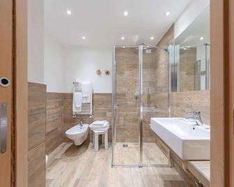 Hotel Cristiania - Madonna di Campiglio - Bathroom