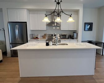 Oriluxstay-Cozy Condo Townhome Just Steps from the Water | Your Perfect Getaway - Orillia - Küche