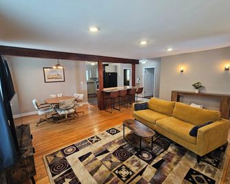 Cozy 3-bedroom house located in charming Mobridge - Mobridge - Sala de estar