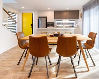 Spacious Stay near Avon River with Carpark - Wainoni - 餐廳