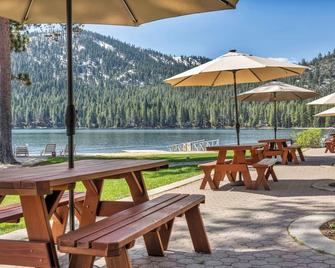 Charming Queen Studio Deluxe w/Balcony #233 at Donner Lake Village - Truckee - Patio