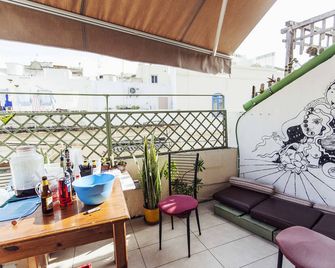 Granny's Inn Hostel - Sliema - Balcony