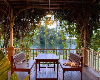 Ruen Maihom Riverside Cottage - Kanchanaburi - Balkon