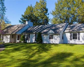 4 Bedroom and 5 Bathroom House - Erie - Building