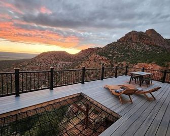 Elevation 40 Zion - Apple Valley - Balcony