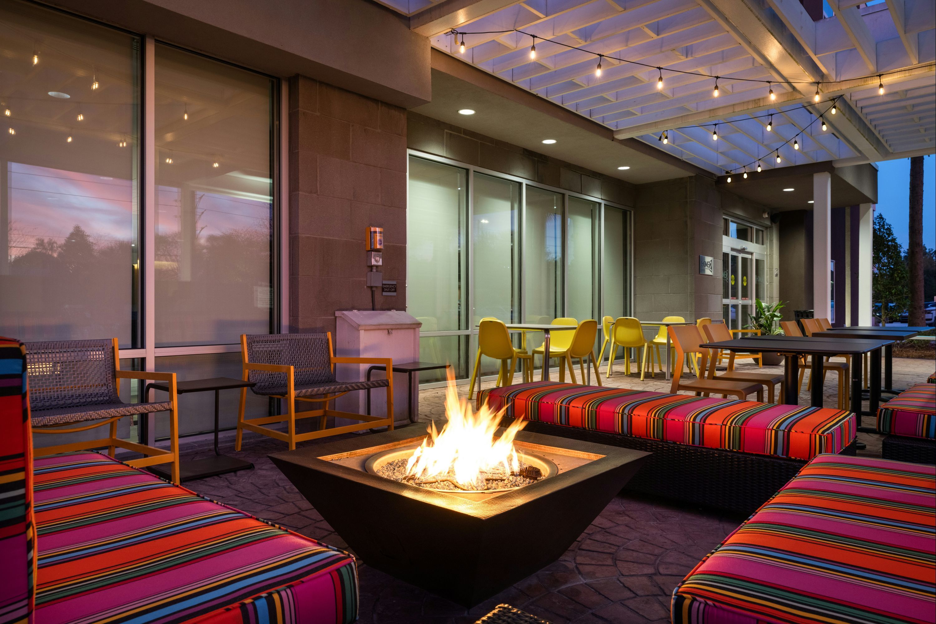 Home2 Suites by Hilton Jacksonville Airport - Jacksonville - Building