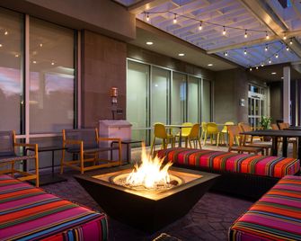 Home2 Suites by Hilton Jacksonville Airport - Jacksonville - Edificio