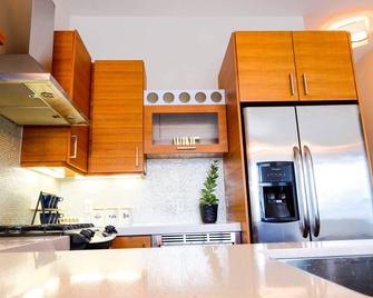 Posh Uptown Suite - Minneapolis - Kitchen
