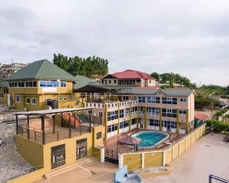 Crislord Palace Hotel - Takoradi - Building