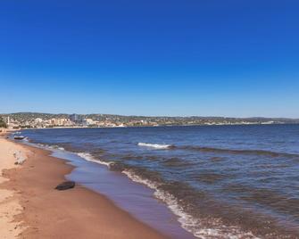 North Coast Cottage | Beach Access | Near Downtown - Duluth - Beach
