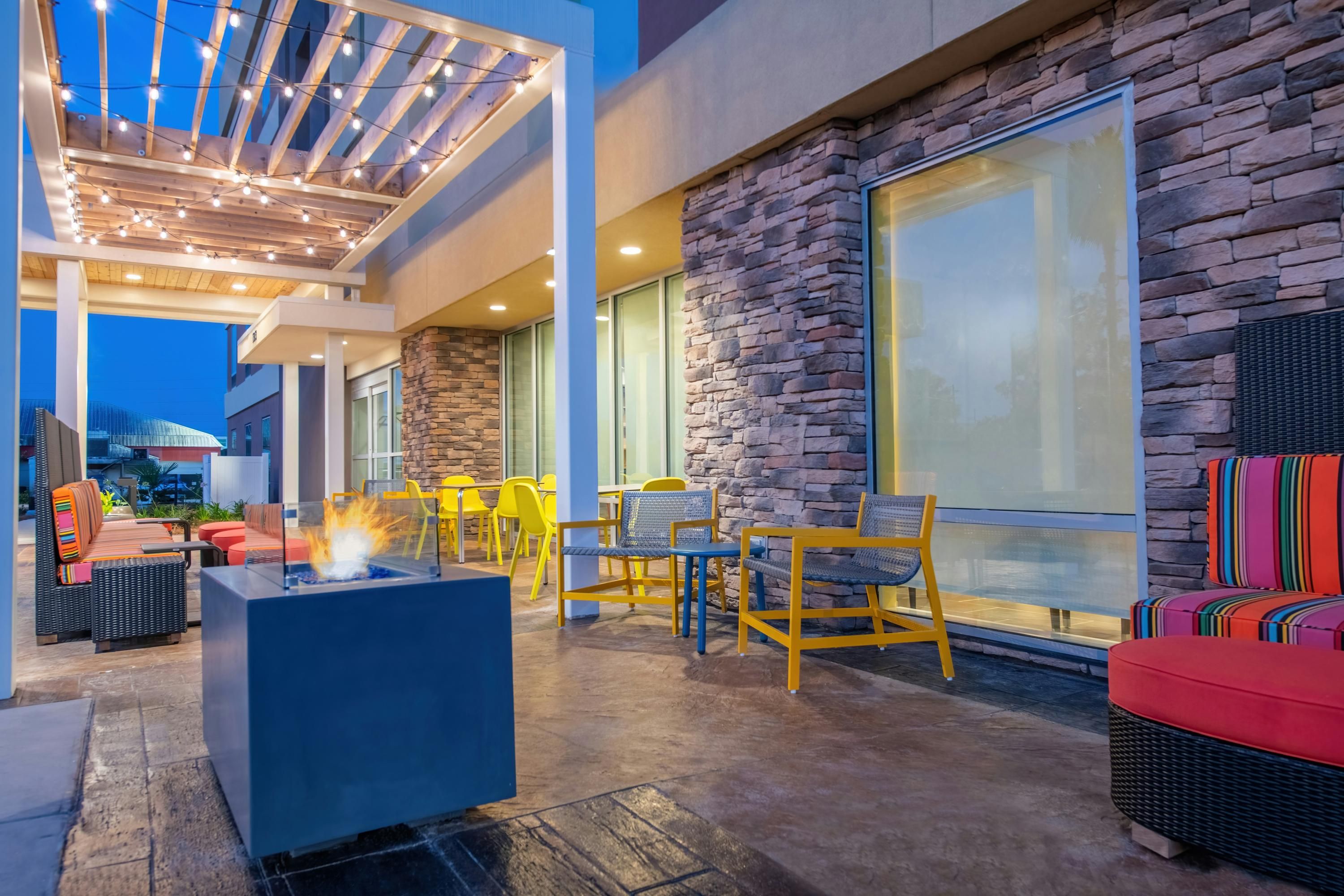 Home2 Suites by Hilton Kingsland - Kingsland - Innenhof