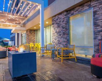 Home2 Suites by Hilton Kingsland - Kingsland - Terasa