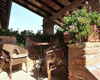 Le More E I Gelsomini - Villastrada - Patio
