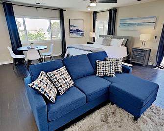 Point Loma 2nd Floor Guest House with view Near Beaches - San Diego