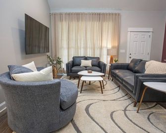 Private, modern and NEW 3-bedroom house in charming Camden - Camden - Wohnzimmer