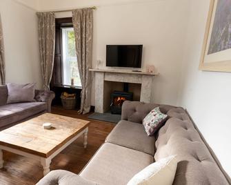 Cosy 200 Year Old Listed Cottage Near to St Andrews - Glenrothes - Living room