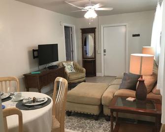 Charming Bungalow House - West Palm Beach - Sala de estar