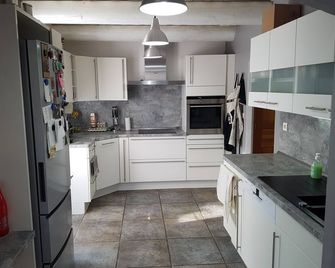 Seasonal Rent Beautiful Villa With Pool - Connaux - Kitchen