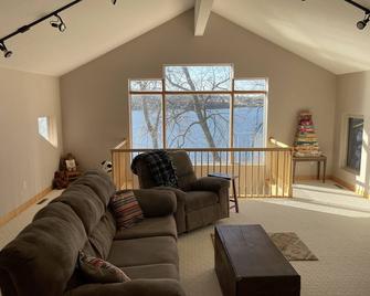 Fantastic 5 + Bedroom Lake Home You Have to See! License # 1963 - Alexandria - Living room