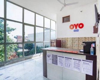 Spot On Hotel Abhinandan - Meerut - Front desk