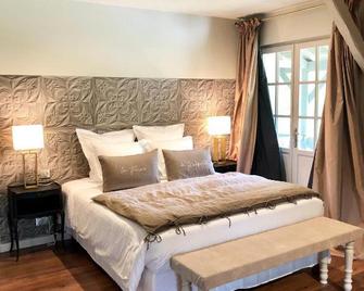 La Ferme de Gringalet - Chavanoz - Schlafzimmer