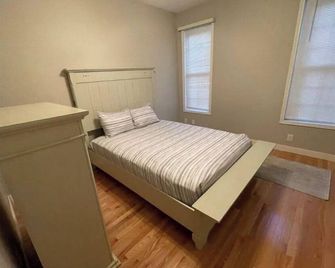 Spacious 3 BR home w/ completed basement - Battle Creek - Bedroom