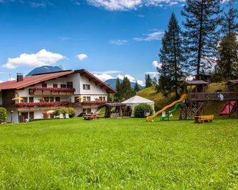 Ferienhaus Kirchplatzl - Leutasch - Building