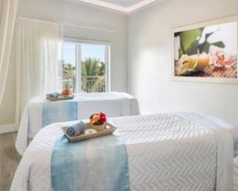 2 Oceanview Resort Stays w/ Live Entertainment & Bar - Parking - Fort Myers Beach - Habitación