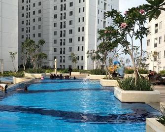 Globy Property@Apartement Bassura City - Jakarta - Bể bơi