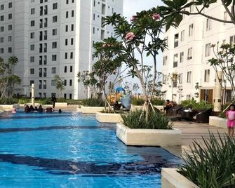 Globy Property@Apartement Bassura City - Yakarta - Piscina