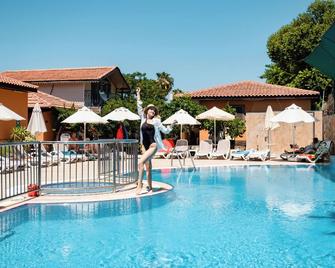 Ozlem Garden Hotel - Sida - Piscina