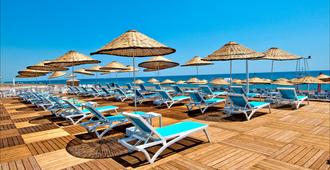 Holiday Inn Antalya - Lara - אנטליה - חוף