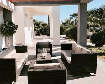 Villa in the countryside for 8 people with private pool near the sea - Elche - Patio