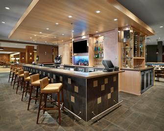 DoubleTree by Hilton Hotel & Conference Centre Regina - Regina - Bar