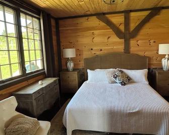 North Georgia Farm Vineyard near Chattanooga - LaFayette - Bedroom