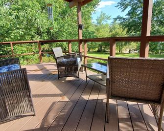 Where outdoor enthusiasts come to relax while at play - Arden - Balcony