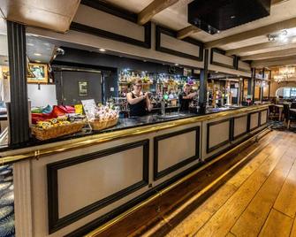 The Boars Head Hotel - Burton upon Trent - Bar