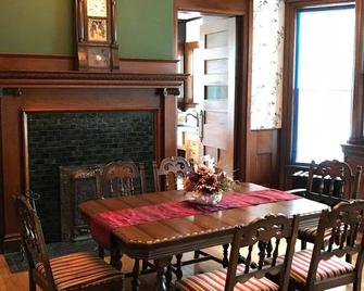 The Cora J. Pope Home - Ottawa - Їдальня