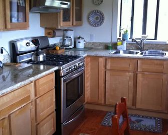 Cottage on Inverness Bay! - Point Reyes Station - Kitchen